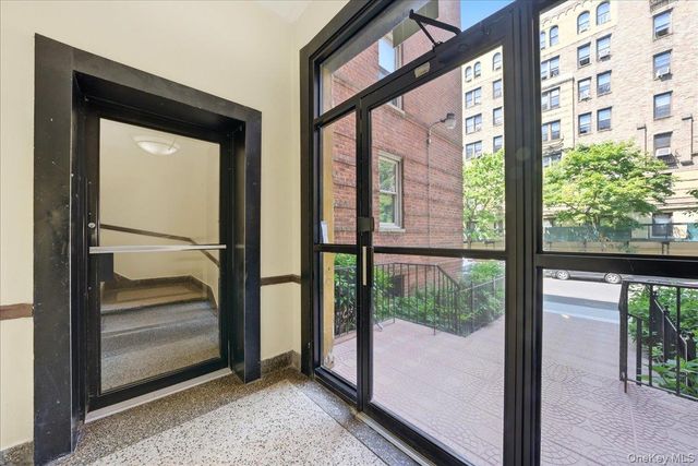 2080 Barnes Avenue Barnes Avenue 3B, Bronx, NY 10462