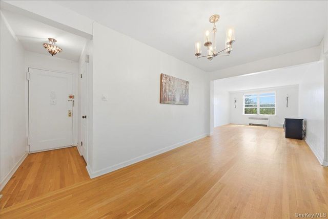 2080 Barnes Avenue Barnes Avenue 3B, Bronx, NY 10462