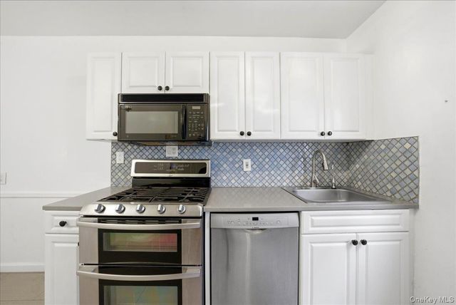 2080 Barnes Avenue Barnes Avenue 3B, Bronx, NY 10462