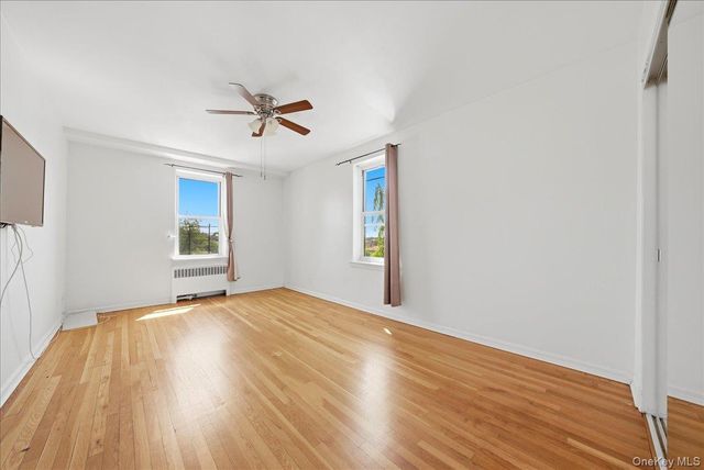 2080 Barnes Avenue Barnes Avenue 3B, Bronx, NY 10462