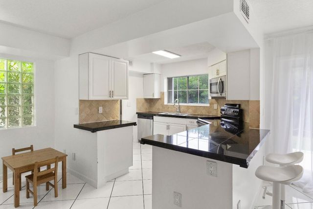 1045 SE 6th Avenue, Dania Beach, FL 33004