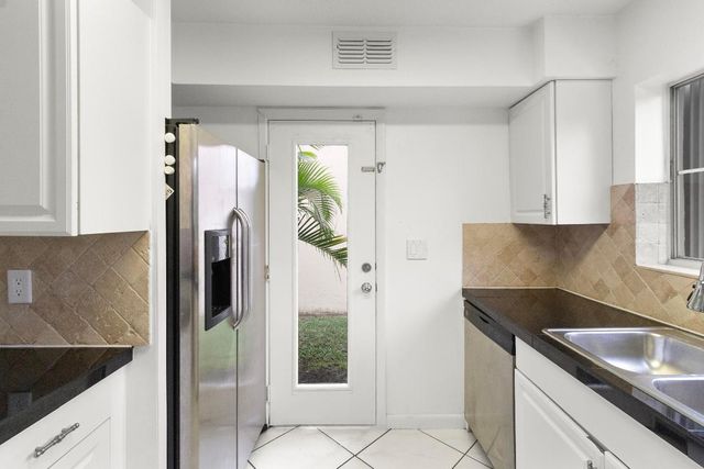 1045 SE 6th Avenue, Dania Beach, FL 33004