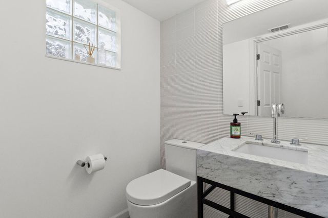 1045 SE 6th Avenue, Dania Beach, FL 33004