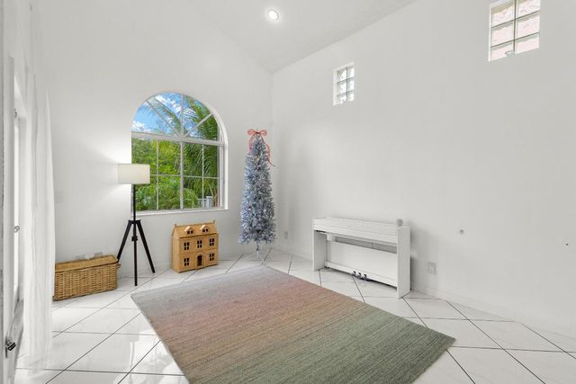 1045 SE 6th Avenue, Dania Beach, FL 33004