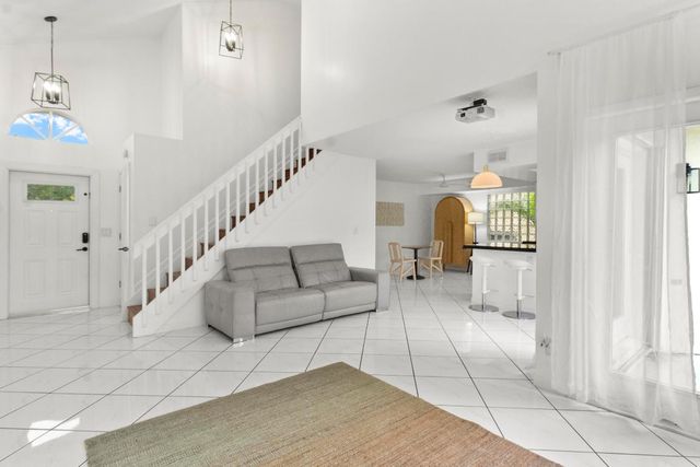 1045 SE 6th Avenue, Dania Beach, FL 33004