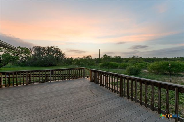 1236 County Road 7611, Devine, TX 78016