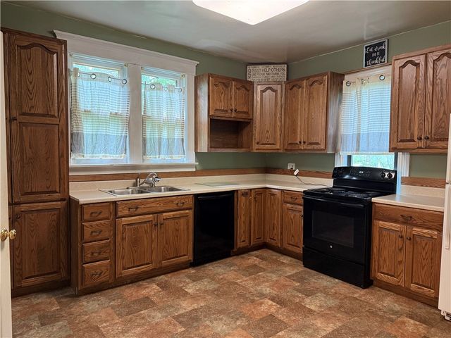 216 Center St, Slippery Rock Boro, PA 16057