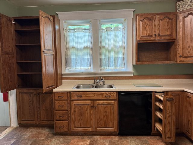 216 Center St, Slippery Rock Boro, PA 16057