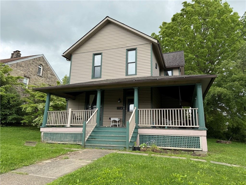 216 Center St, Slippery Rock Boro, PA 16057