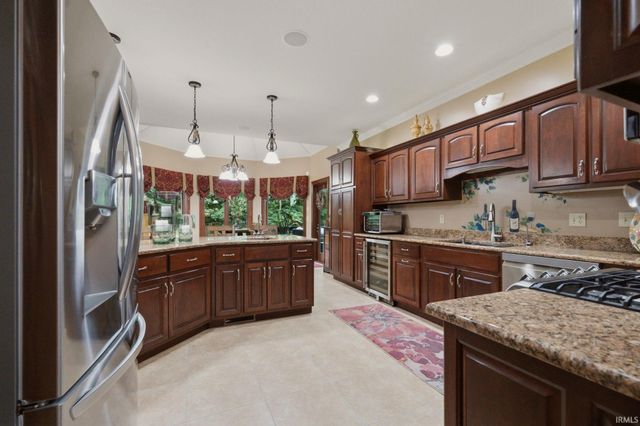 6327 Chase Creek Run, Fort Wayne, IN 46804