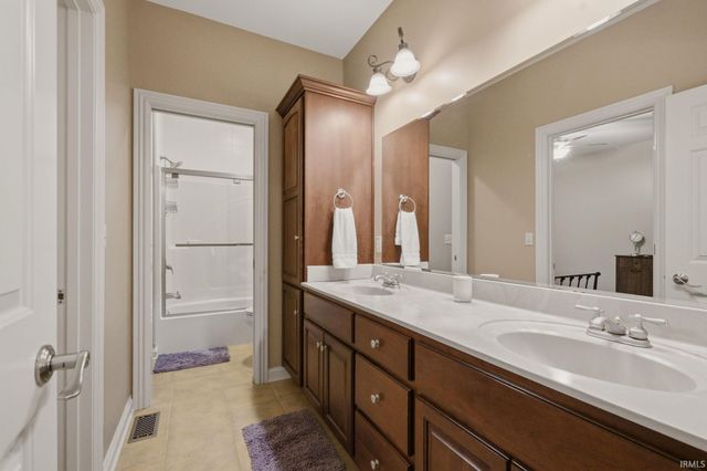 6327 Chase Creek Run, Fort Wayne, IN 46804