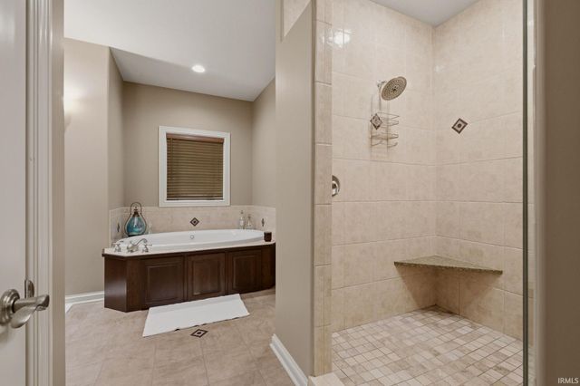 6327 Chase Creek Run, Fort Wayne, IN 46804