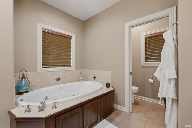 6327 Chase Creek Run, Fort Wayne, IN 46804