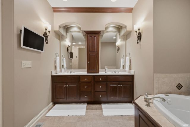 6327 Chase Creek Run, Fort Wayne, IN 46804