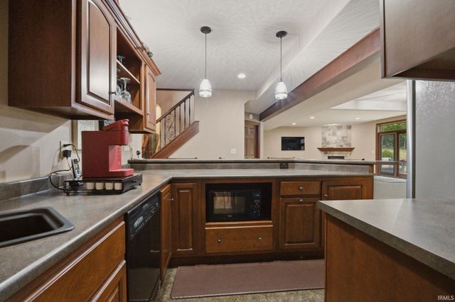 6327 Chase Creek Run, Fort Wayne, IN 46804