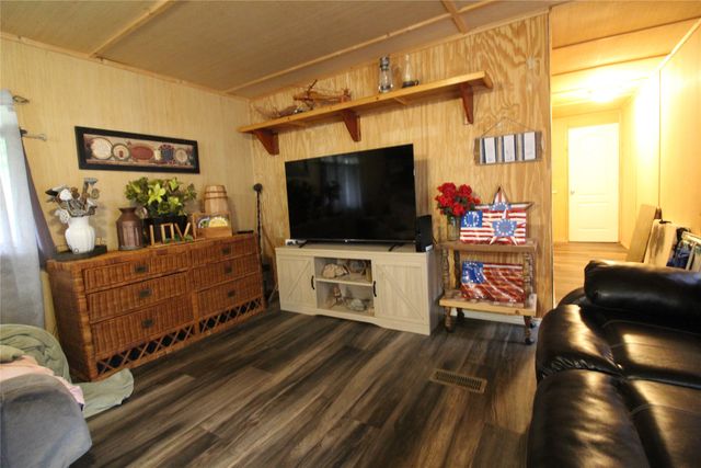 921 Crown Drive, Tool, TX 75143