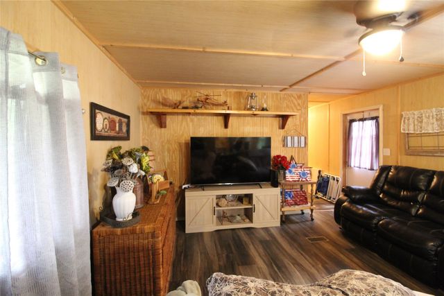 921 Crown Drive, Tool, TX 75143