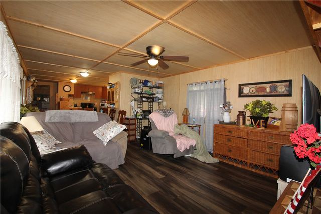 921 Crown Drive, Tool, TX 75143
