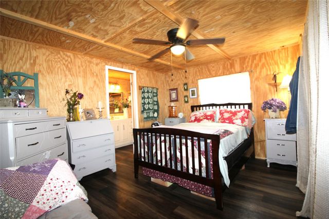 921 Crown Drive, Tool, TX 75143