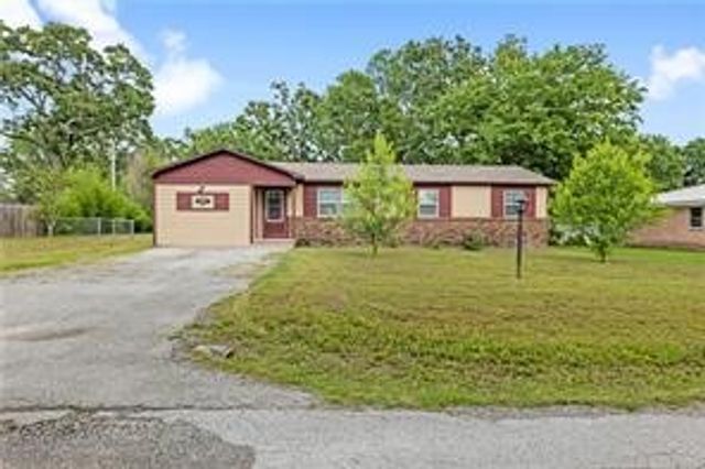 252 S Eastern Avenue, Gentry, AR 72734