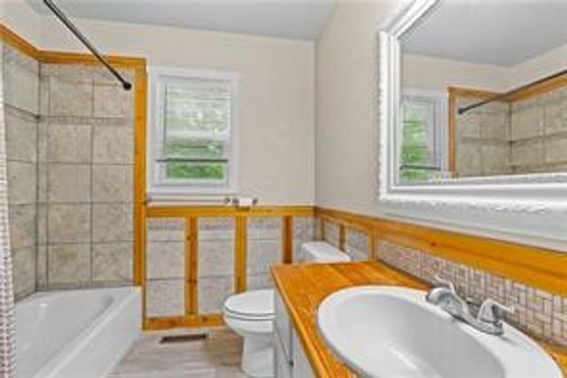 252 S Eastern Avenue, Gentry, AR 72734