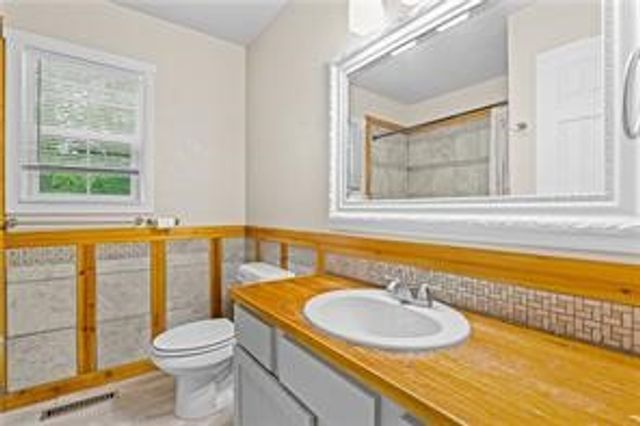 252 S Eastern Avenue, Gentry, AR 72734