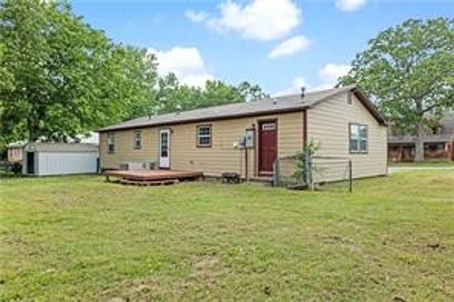 252 S Eastern Avenue, Gentry, AR 72734