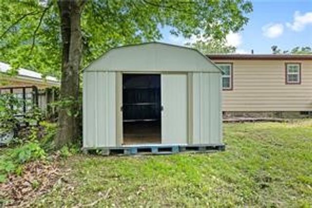 252 S Eastern Avenue, Gentry, AR 72734