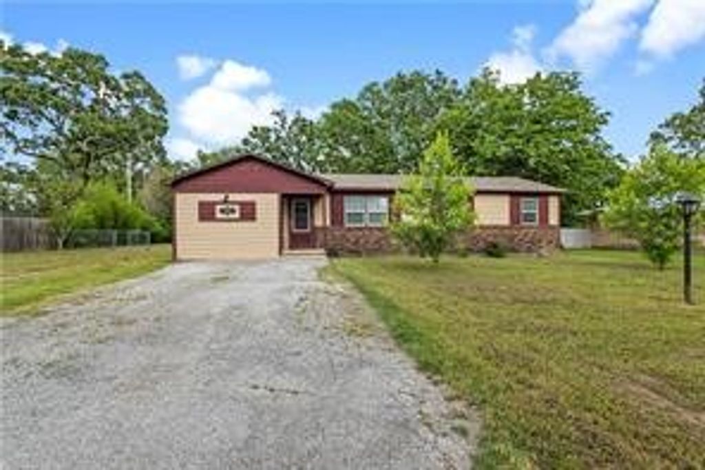 252 S Eastern Avenue, Gentry, AR 72734