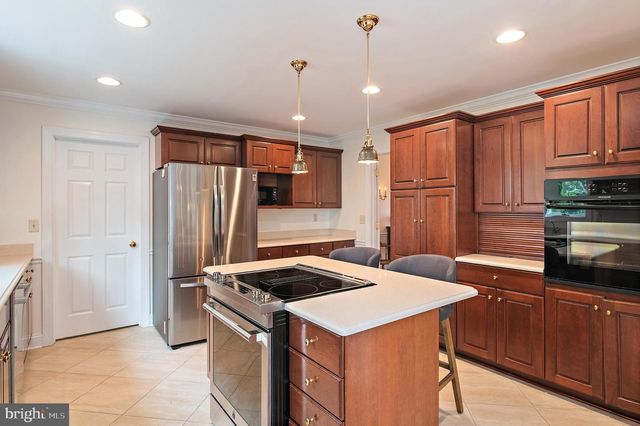 718 WHITEHALL BEACH RD, Annapolis, MD 21409