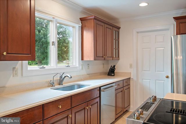 718 WHITEHALL BEACH RD, Annapolis, MD 21409