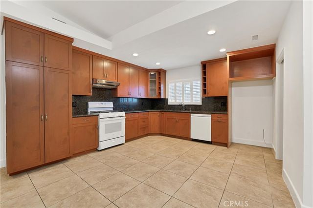 20300 Sherman Way, Winnetka, CA 91306