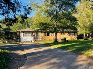 2802 honeysuckle Lane, Russellville, AR 72801