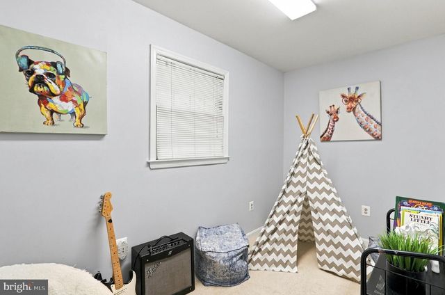 160 DARTMOUTH LN, Falling Waters, WV 25419