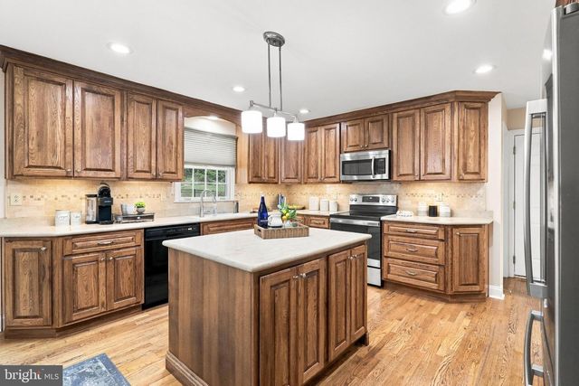 160 DARTMOUTH LN, Falling Waters, WV 25419