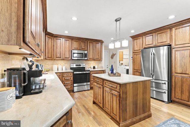 160 DARTMOUTH LN, Falling Waters, WV 25419