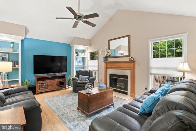 160 DARTMOUTH LN, Falling Waters, WV 25419