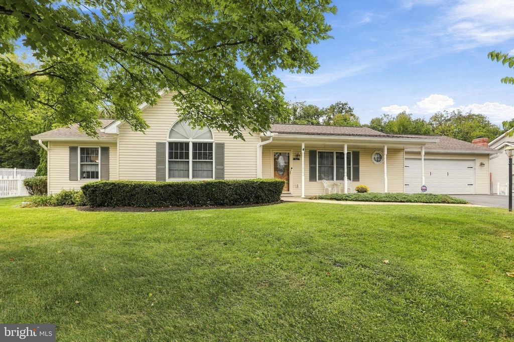 160 DARTMOUTH LN, Falling Waters, WV 25419
