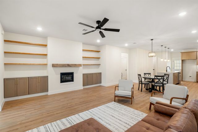 1804 Vincennes Street, Fort Worth, TX 76105