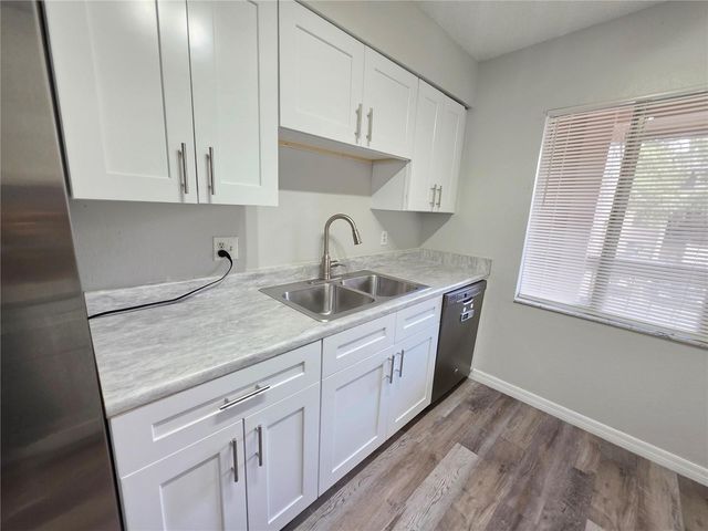 7604 ABBEY LANE 214, Tampa, FL 33617