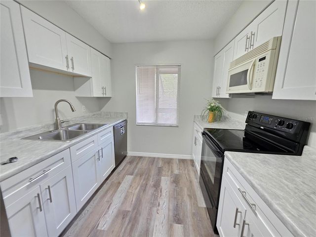 7604 ABBEY LANE 214, Tampa, FL 33617