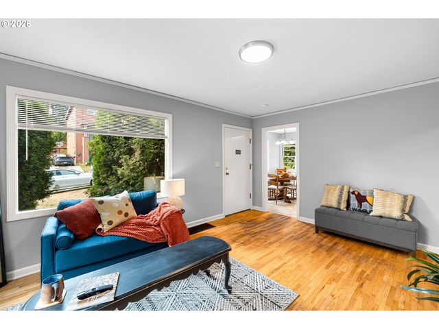 7206 Sw 3RD Ave, Portland, OR 97219
