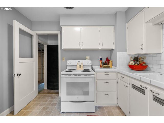 7206 Sw 3RD Ave, Portland, OR 97219