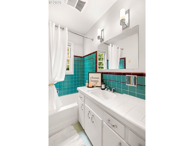 7206 Sw 3RD Ave, Portland, OR 97219