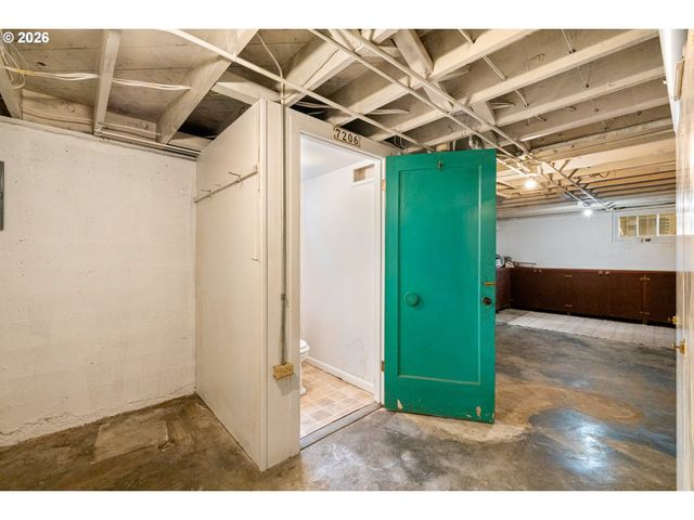 7206 Sw 3RD Ave, Portland, OR 97219