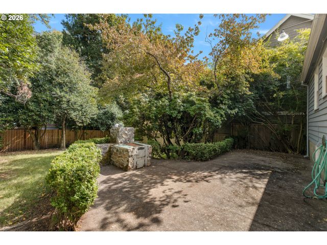 7206 Sw 3RD Ave, Portland, OR 97219