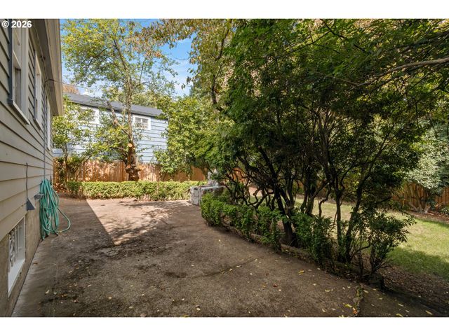 7206 Sw 3RD Ave, Portland, OR 97219