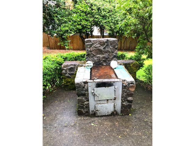 7206 Sw 3RD Ave, Portland, OR 97219
