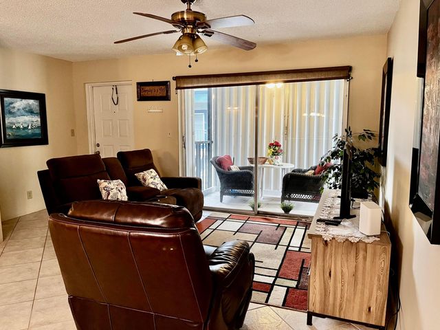 7515 S Oriole Boulevard 203, Delray Beach, FL 33446
