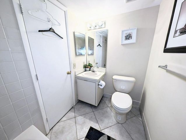 7515 S Oriole Boulevard 203, Delray Beach, FL 33446